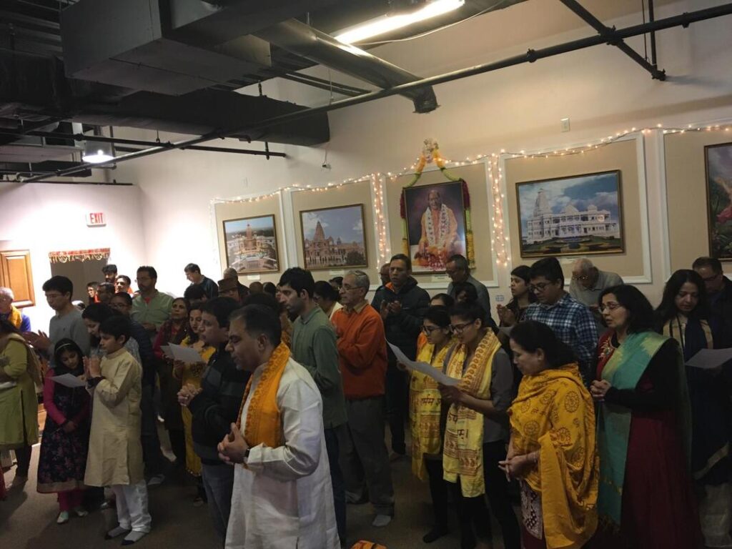 devotees-standing-chanting_orig